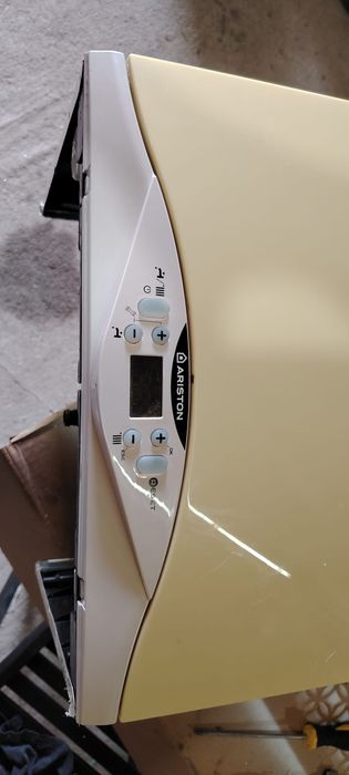 Vand centrala termica Ariston One 24kw funcțională.