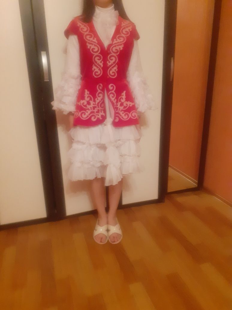 Нацыональный платье, ұлттық көйлек.