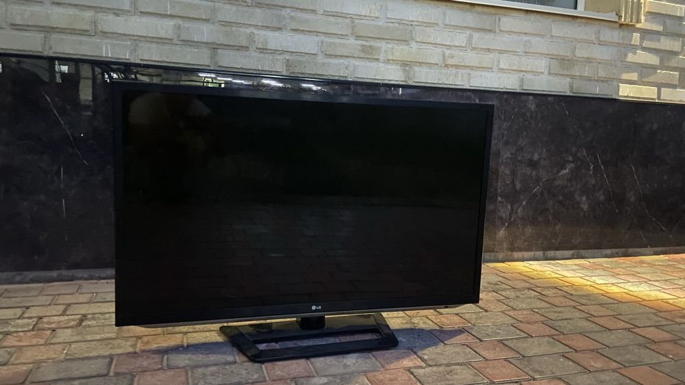 Телевизор LG в отличном состоянийй