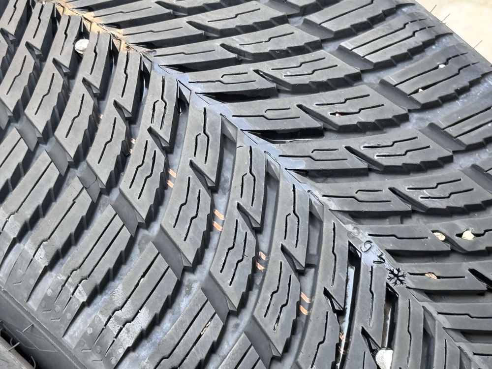 235/45/R17 Nokian Seasonproof 2бр всесезони dot4721 7мм