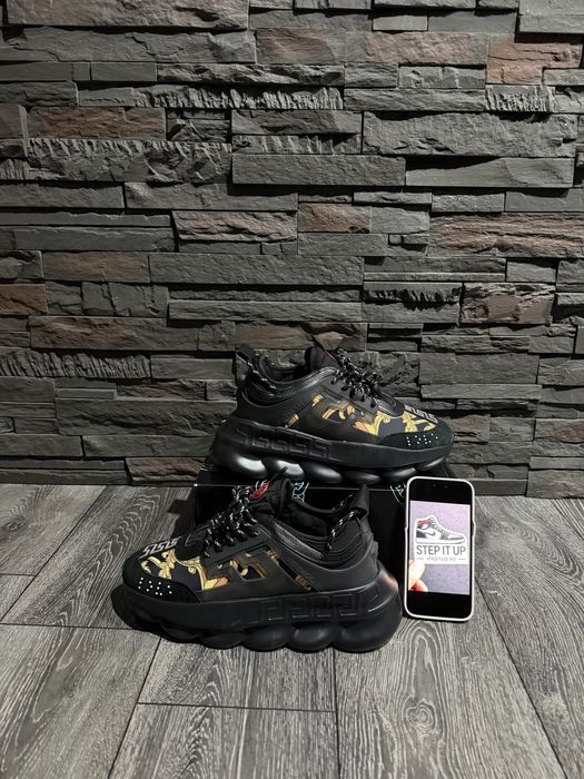 Versace chain reaction