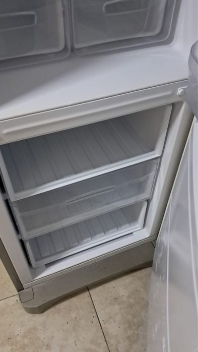 Холодильник старый