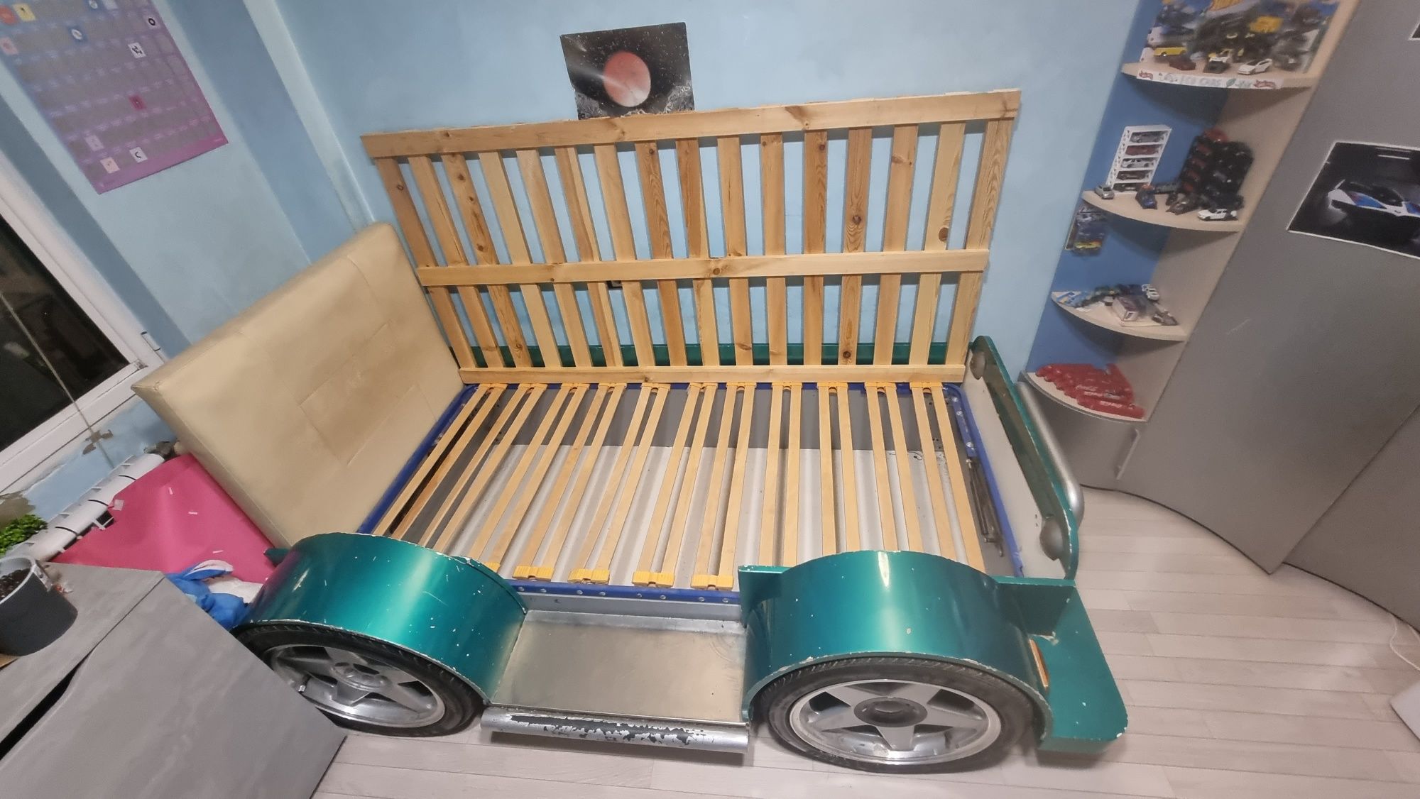 Легло автомобил с 2 подматрачни рамки