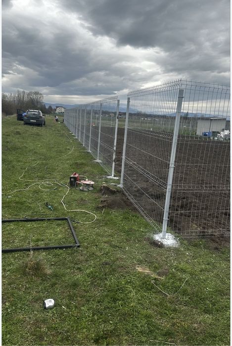 Executam garduri din plasa bordurata