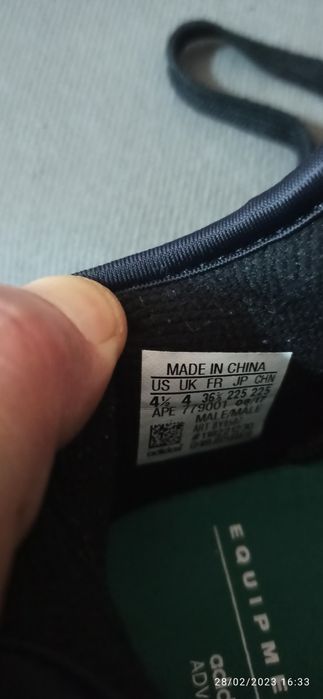 Pantofi sport,i de vânzare.