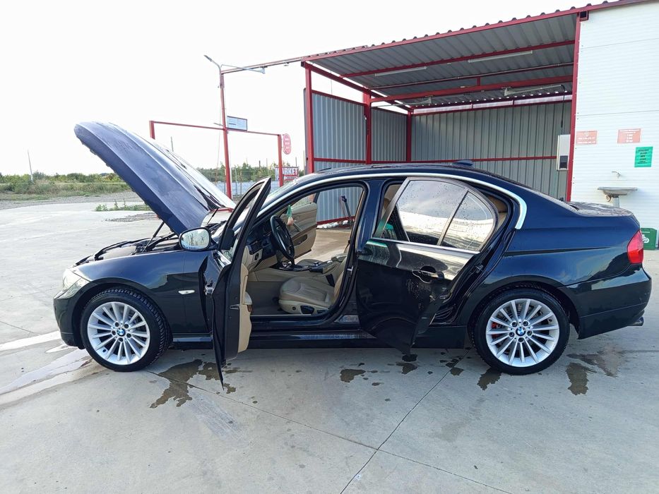 Vând BMW E90 330i