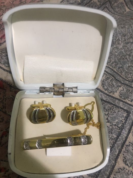 Запонки и держатель для галстука