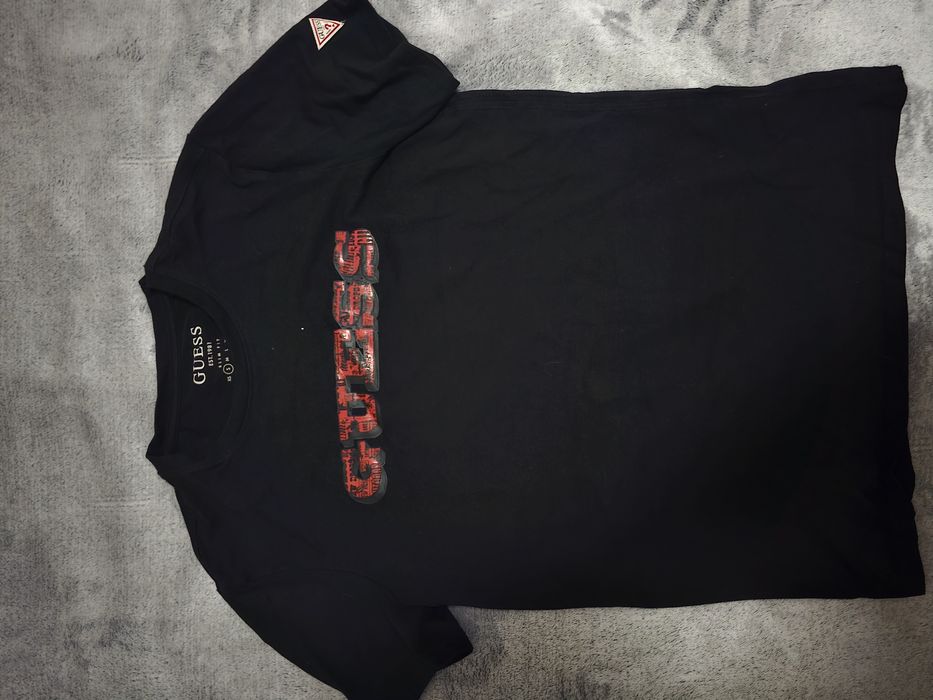 Тениска на guess,размер S,slim fit
