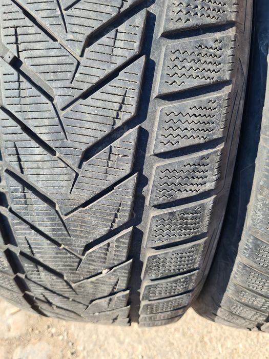 2 бр. зимни гуми 255/45/19 Vredestein 5,5 mm DOT 4415