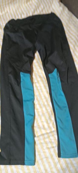 Vând pantaloni adidas