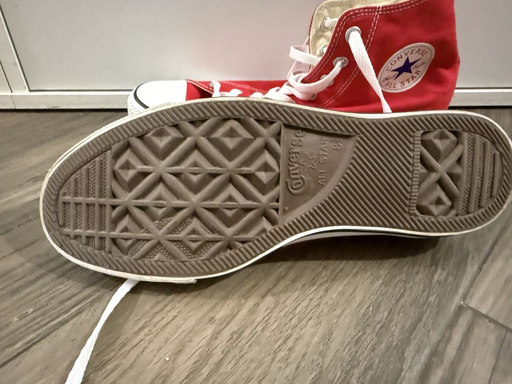 Продавам нови Converse ALL STAR