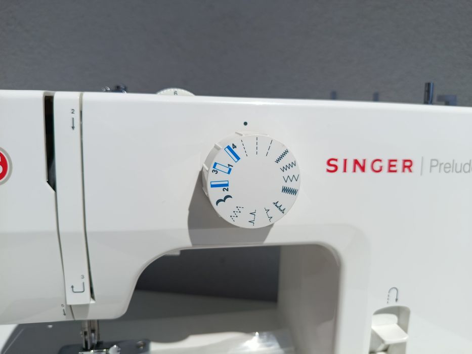 Mașina de cusut Singer Prelude 1408