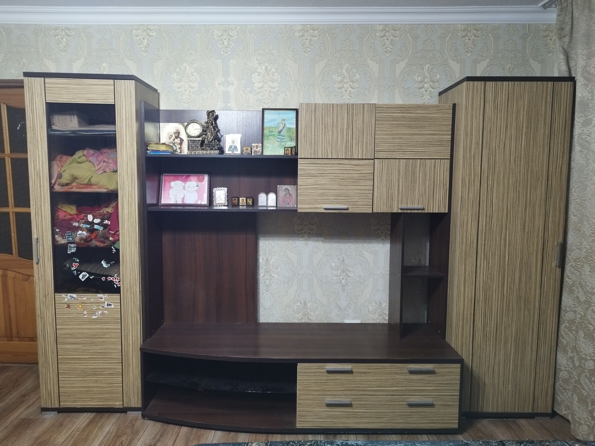 Продам горку в гостиную в хорошем состоянии