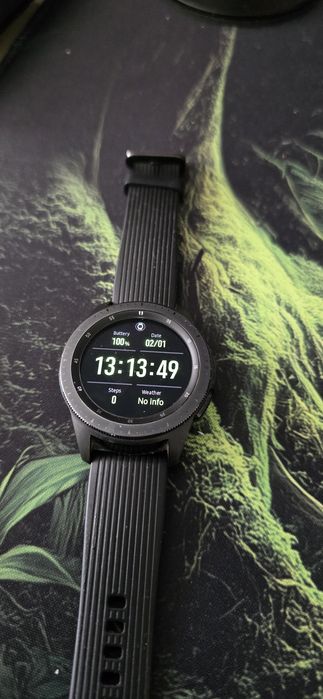 *ОТЛИЧЕН* Смарт Часовник Samsung Galaxy Watch (DC38, SM-R810), зарядно