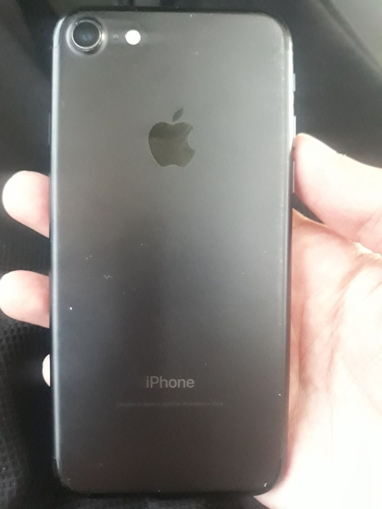 iPhone 7   128гб