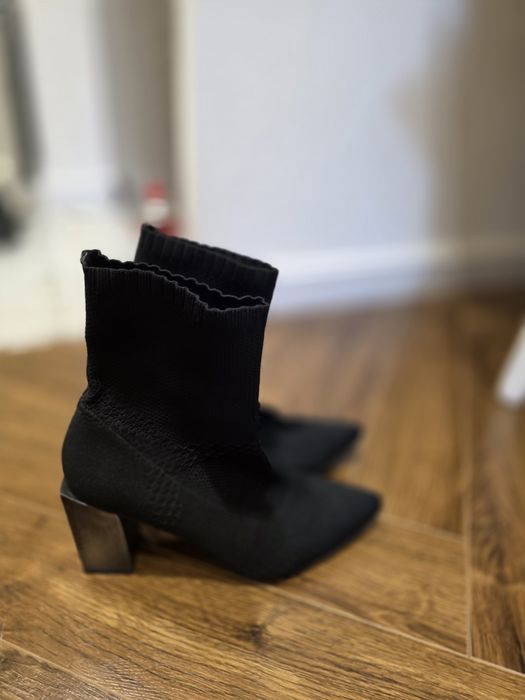 Срочно продам женские ботинки.Италия.