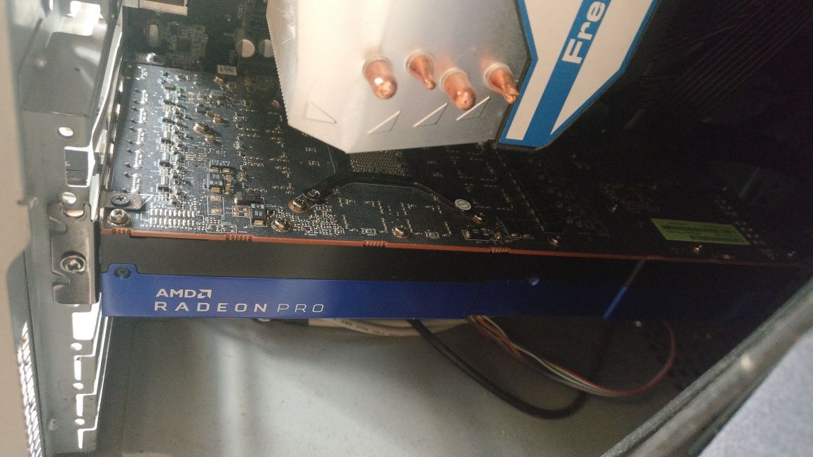 Placa video Amd Radeon pro w5700 8gb gddr6 256 biti cutie