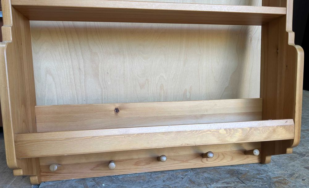 Cuier cu rafturi din lemn masiv; Cuier de perete rustic cu etajere