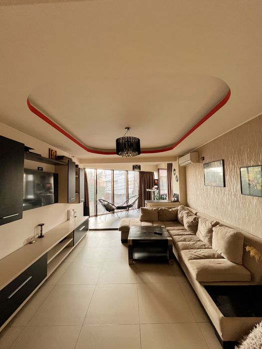 Apartament super luminos cu curte comuna Rosu-Militari de vanzare