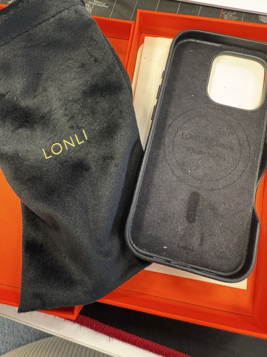 Husa Iphone 16 Pro Magsafe