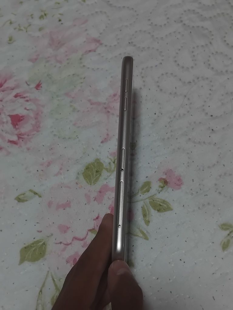 Vând samsung galaxy j5 gold!