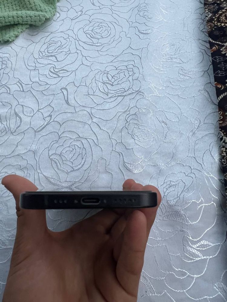 Iphone 15 o'zi.