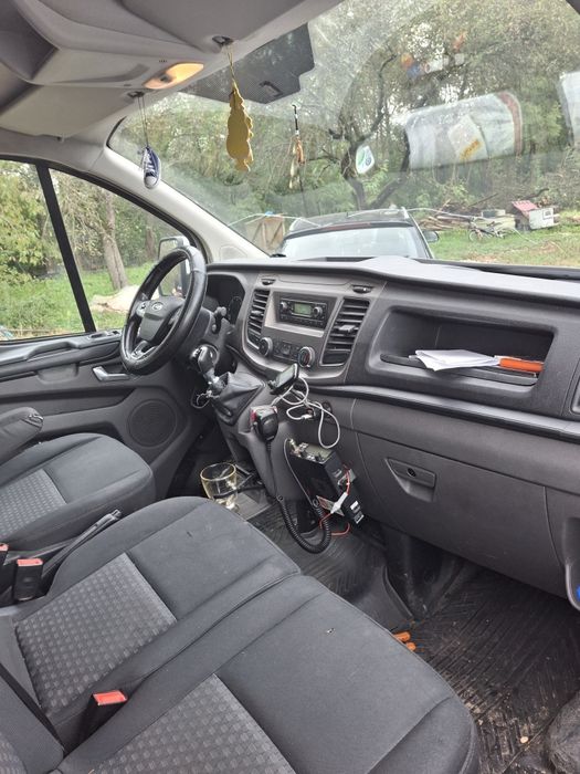 Vând autoutilitara ford transit coustom