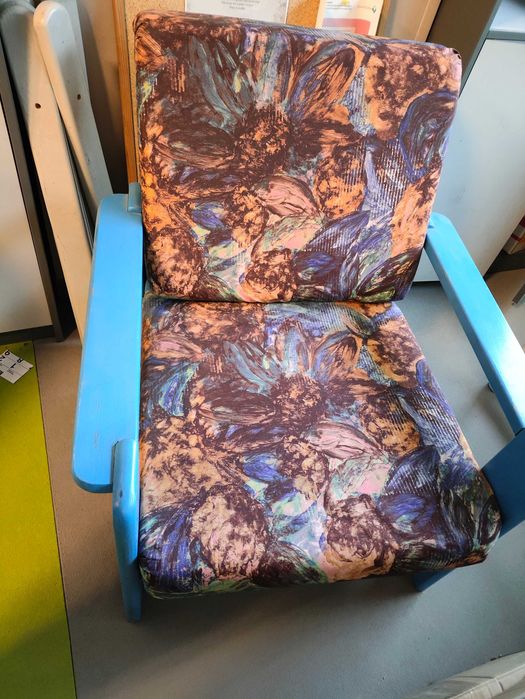 Тапицирани Фотьойли 3 бр и канапе добре запазени и здрави на топ цена