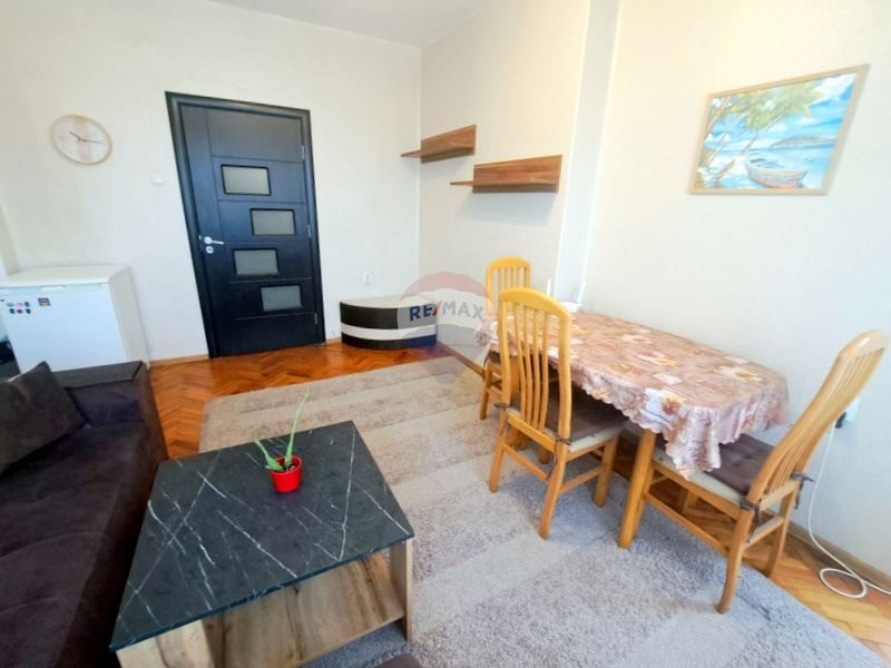 Дава се под наем Двустаен апартамент в Варна, Лятно кино Тракия - 52 кв.м за 433.5 € - Снимка #2