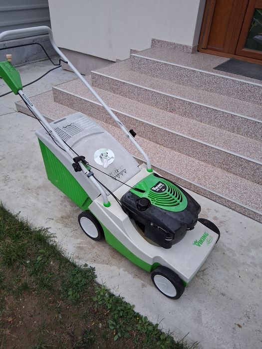 Vând mașină de tuns gazon Viking.