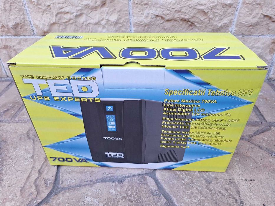 UPS TED LCD 700VA / TED003959 cu management