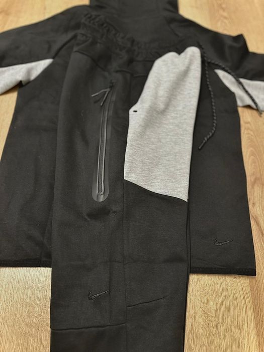 Nike tech gray and black (marimi M L Xl )