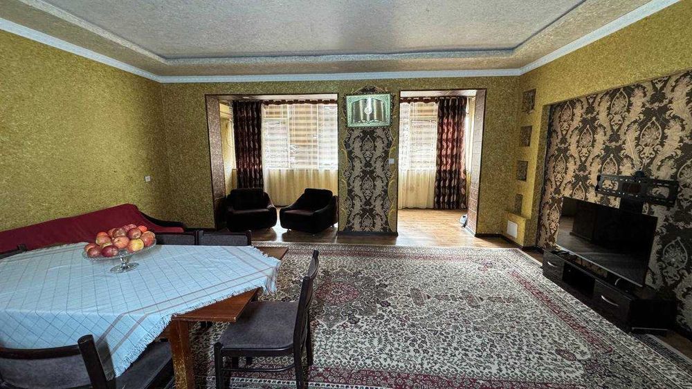 Фрунзиский KIUF 4 қаватда 5 хонали квартира сотилади.ID: 1496