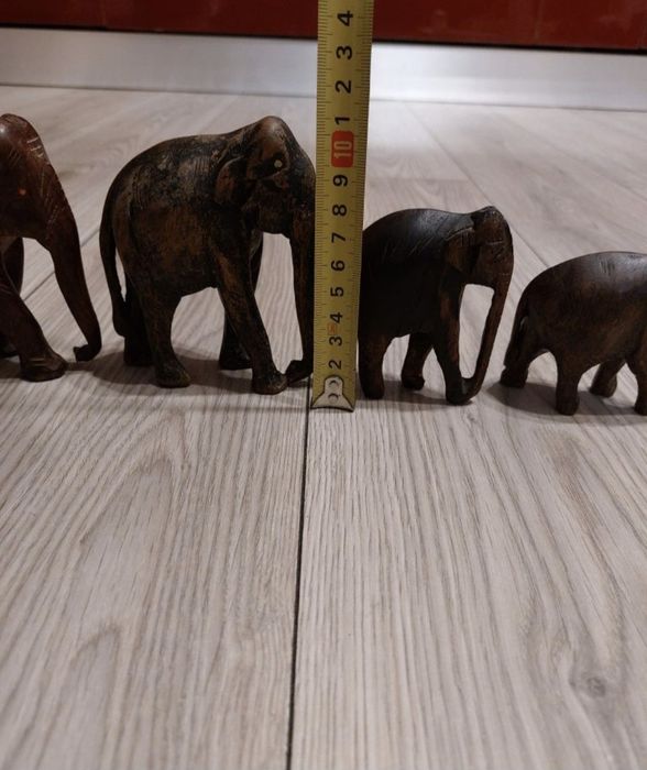 Vand 5 Elefanti din Lemn