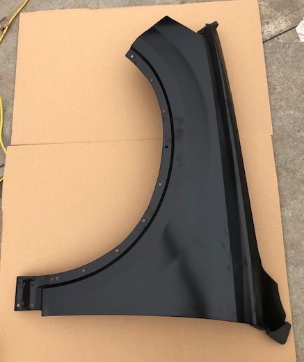 Aripa fata Audi Q7 (4m), 06.2015-, Aluminiu, parte montare stanga, Noua - CU Defect - Resigilat -- Vezi Poze
