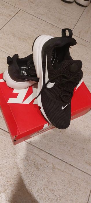 De vânzare    Adidasi