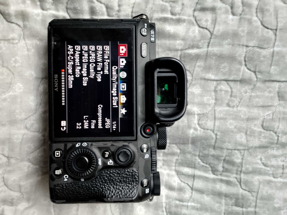 Sony A7 III (camouflage)+50mm 1.8