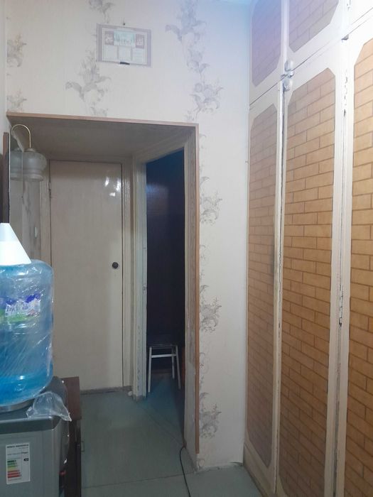 Продам 2 комнатую квартиру . Состояние средне.кадышева базар