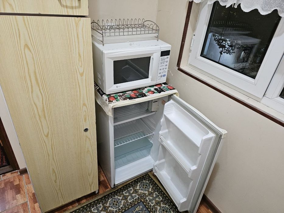 Срочно продаётся 1 ком. С мебелью и техникой.