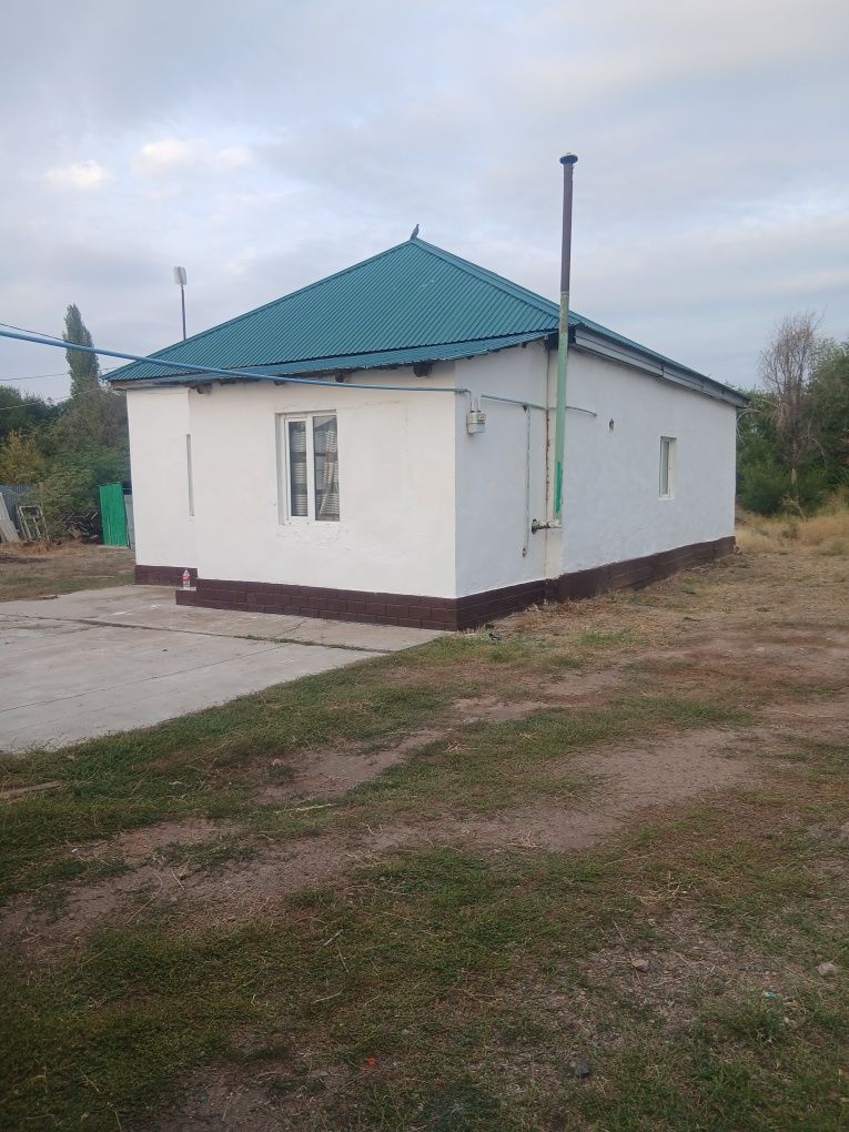 Дом, с земельным участком