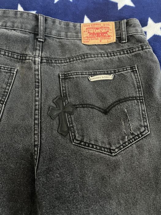 Vand blugi stiti voi de care sunt