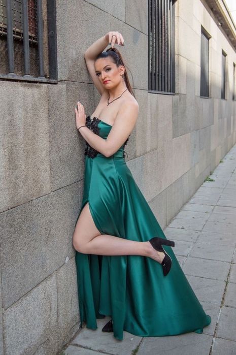 Бална сатенена рокля