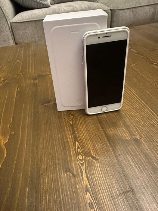Продается Iphone 8