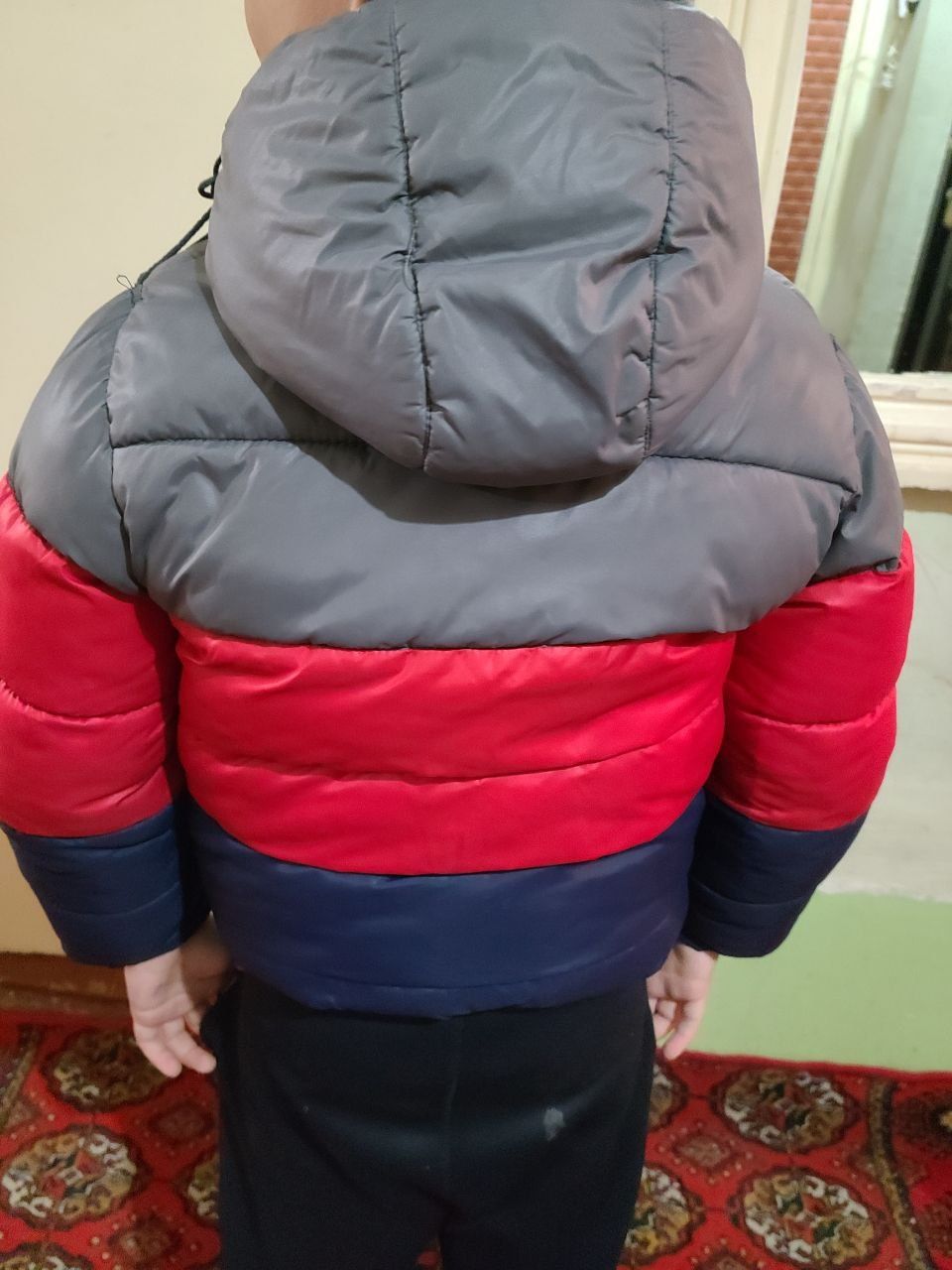 Куртка Детские 5 , 6 летней приблизительно kurtka 5, 6 yosh bolaga