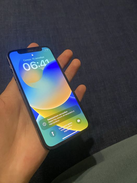 Продам Айфон 12 мини.