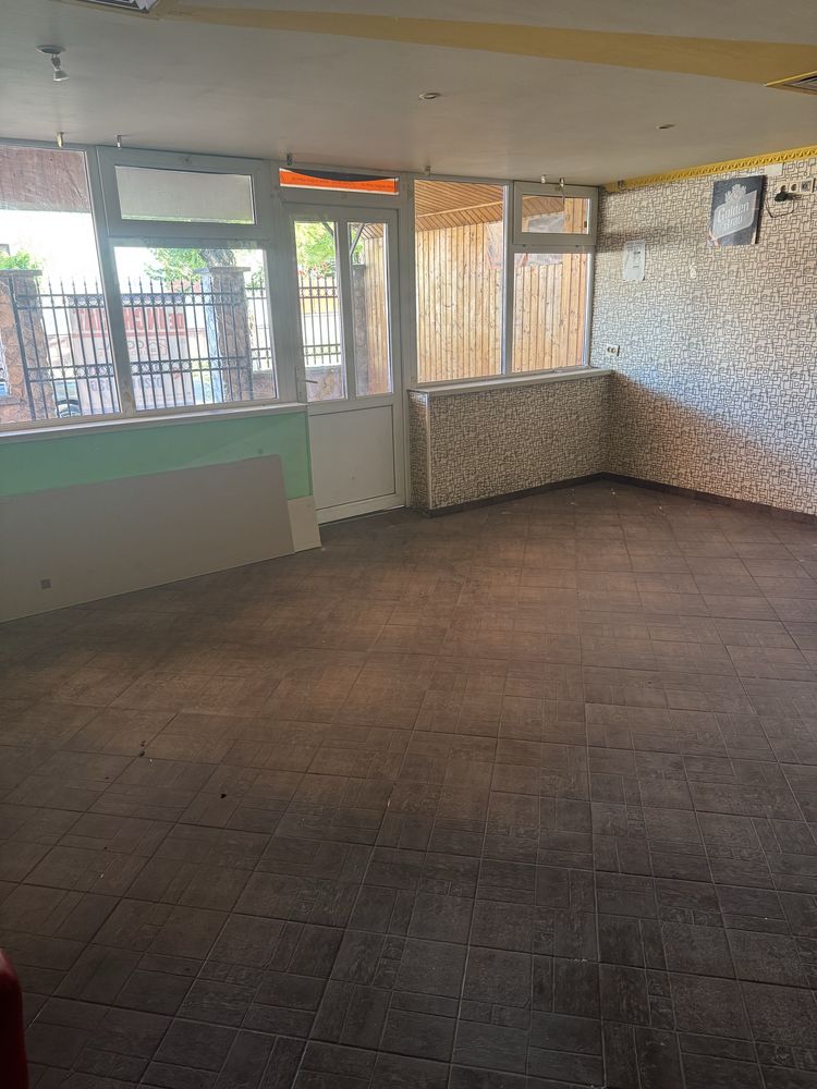 Inchiriez spatiu comercial