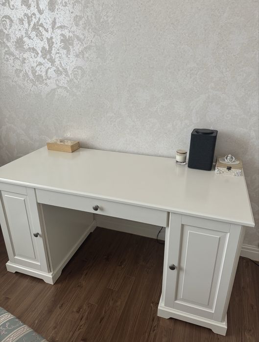 Деревянный рабочий стол