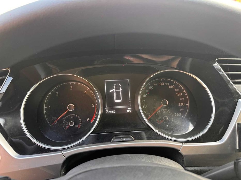 Продавам VW Touran 2.0 TDI 2019 DSG 116 к.с.