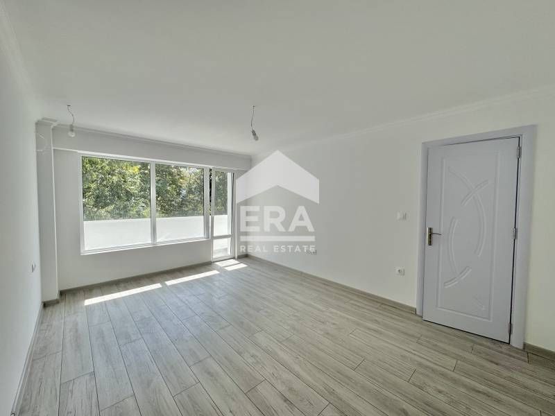 Продава се Тристаен апартамент в Варна, Левски - 83 кв.м за 2398 €/кв.м - Снимка #2