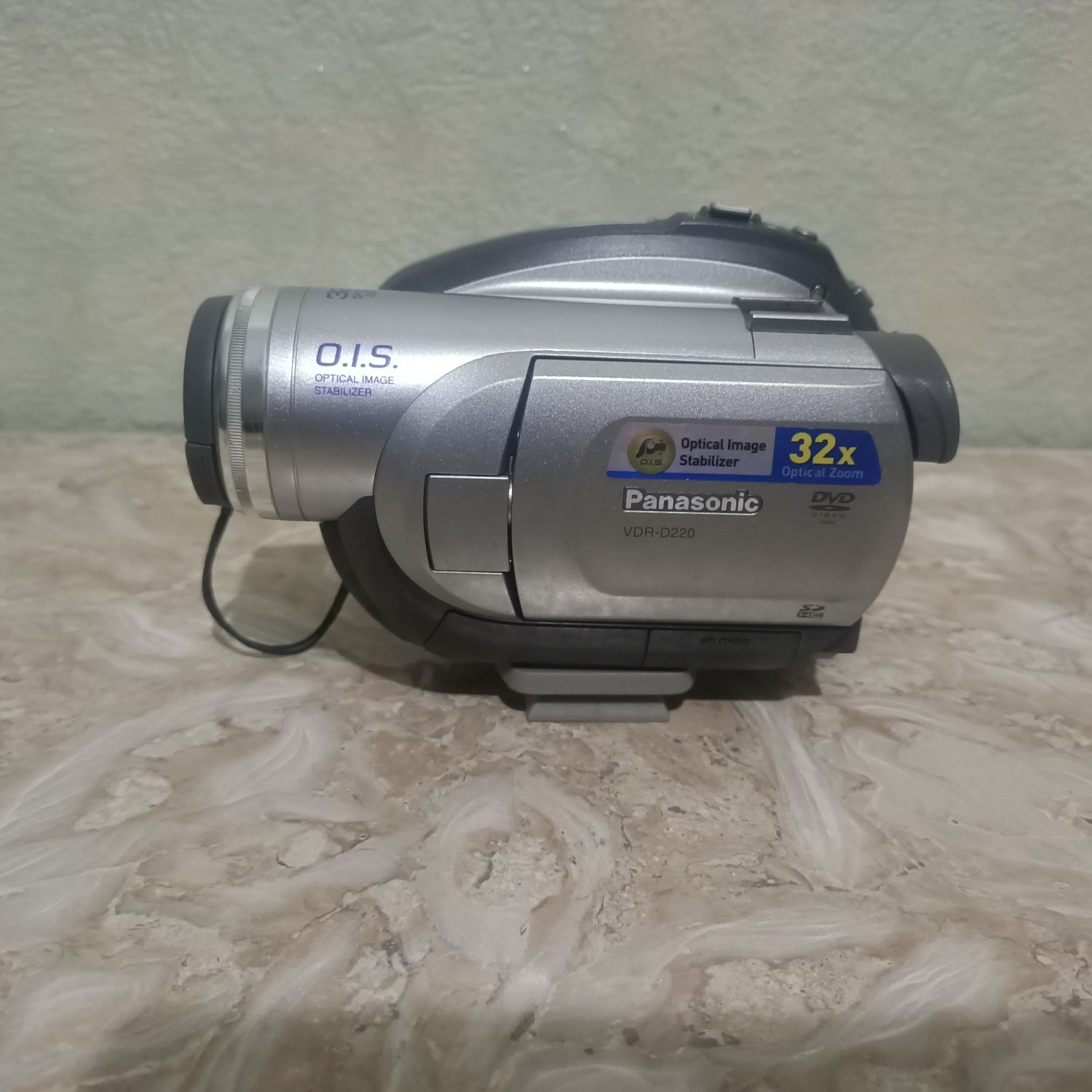 Videokamera. Ikkita dvd diski bor.